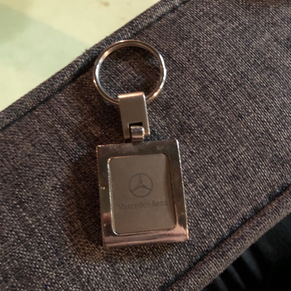 MERCEDES BENZ KEYCHAIN KEYRING SHIPS FAST
